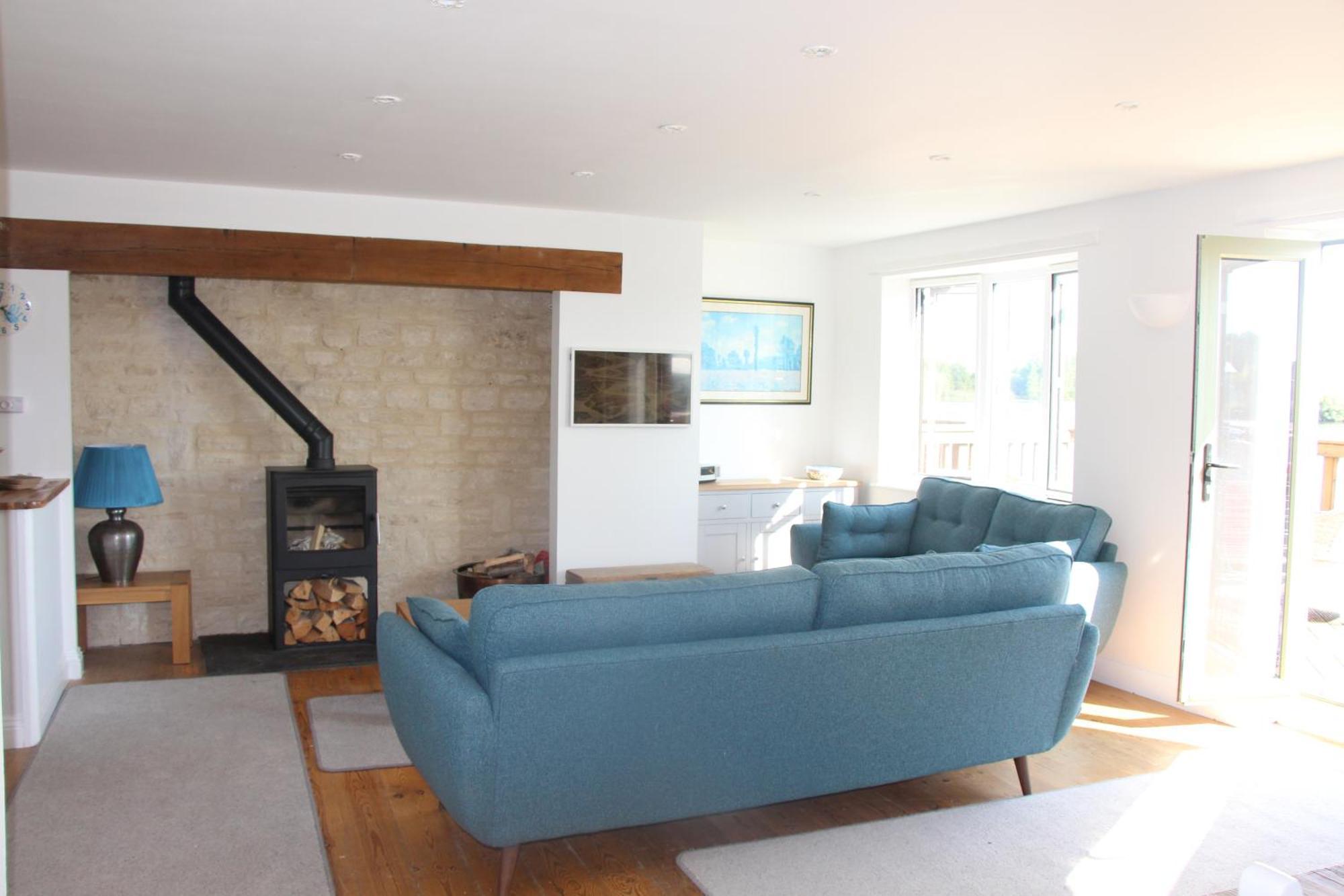 Coot Cottage - Holiday House With Fantastic Lake Views Somerford Keynes 外观 照片