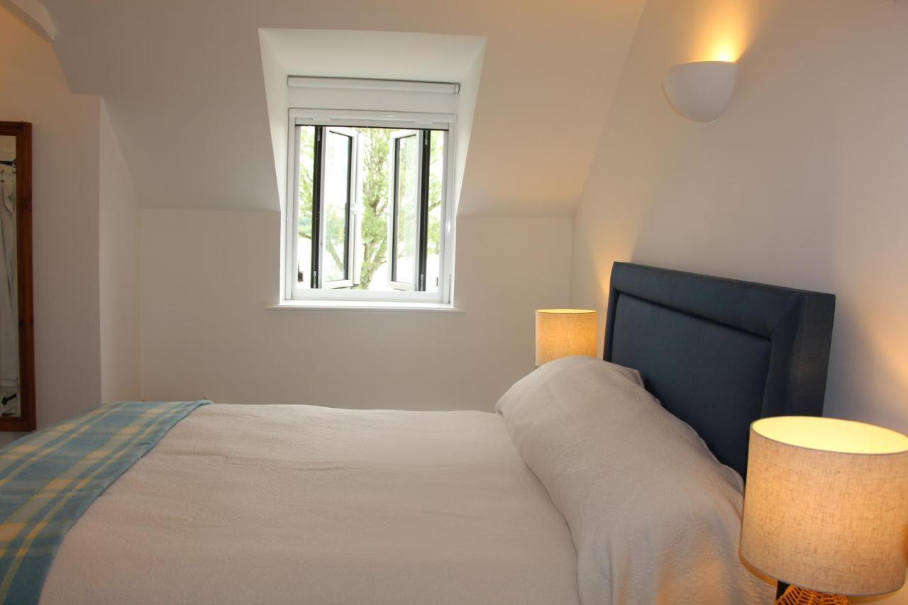 Coot Cottage - Holiday House With Fantastic Lake Views Somerford Keynes 外观 照片