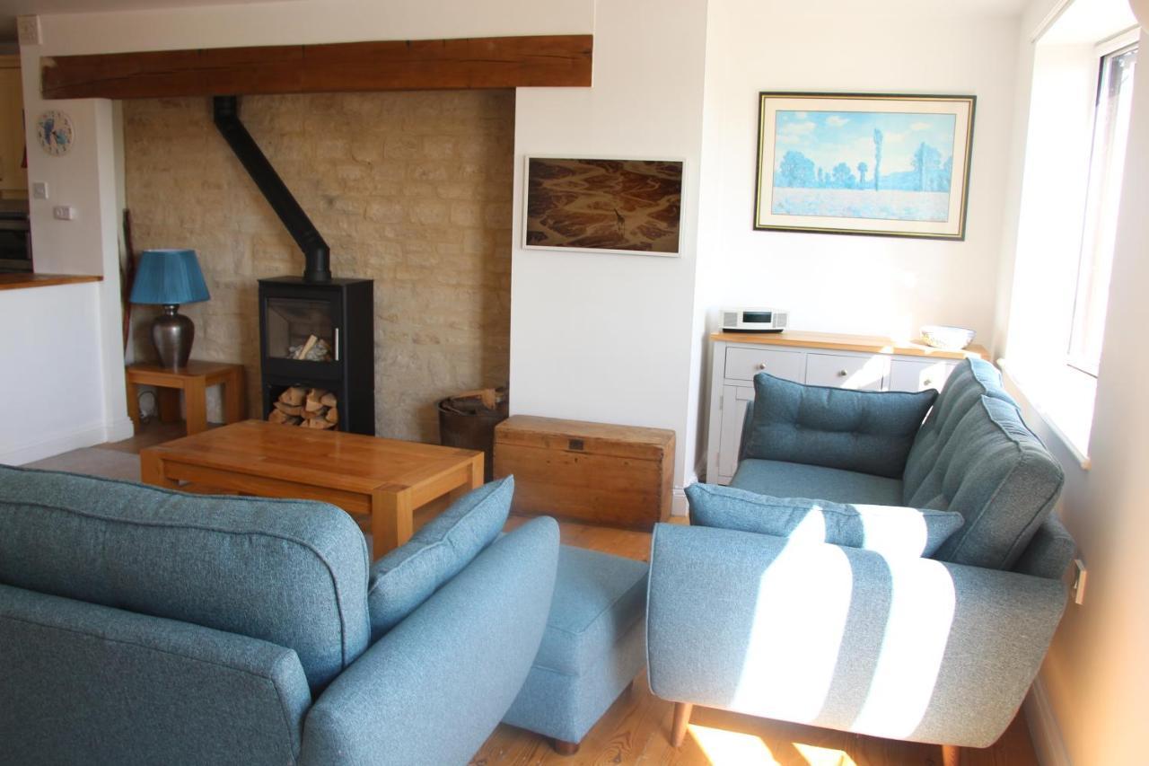 Coot Cottage - Holiday House With Fantastic Lake Views Somerford Keynes 外观 照片